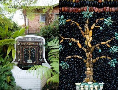 mosaicos hechos con cantos redondos y piedras de colores