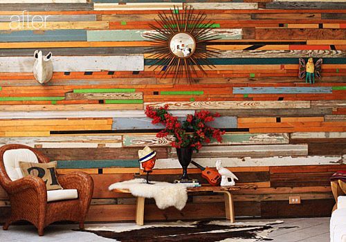 pared forrada de madera y espejo sol