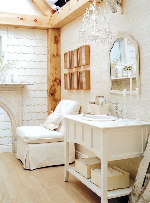 7araña-blanca-de-techo-en-gran-baño