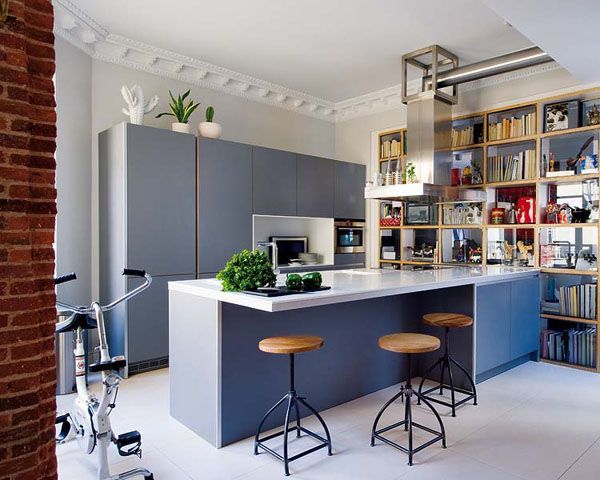 cocina-con-estantería-divisora-al-salón