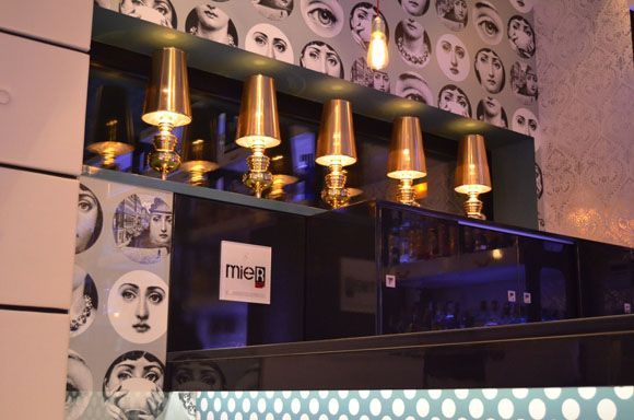 interiores_creativos_bar_trabalenguas_papel fornasetti