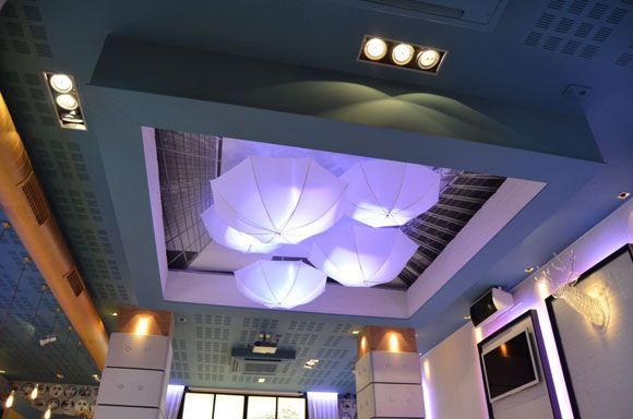 interiores_creativos_bar_trabalenguas_paraguas techo