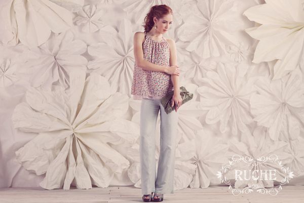 papel decorada con rosetones de papel