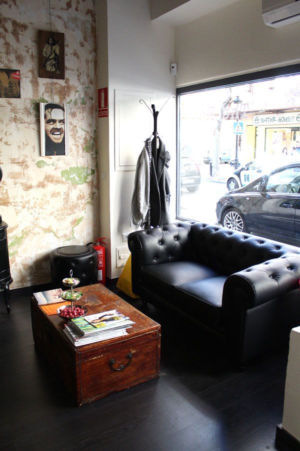 the room chester negro peluquería albacete decorada en negro