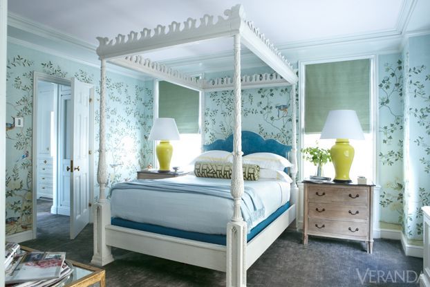 Dormitorio cama con baldaquino blanca papel romántico