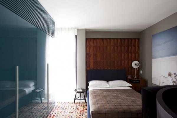 apartamento_5_escalera_caracol_pequen_o_masculino_en_negro