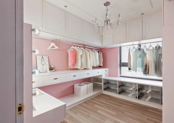 vestidor en rosa y blanco con luces tipo camerino
