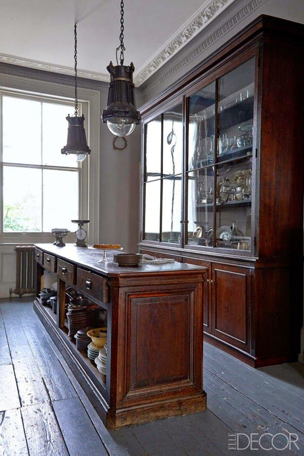 9 cocina-con-muebles-y-vitrina-antiguos