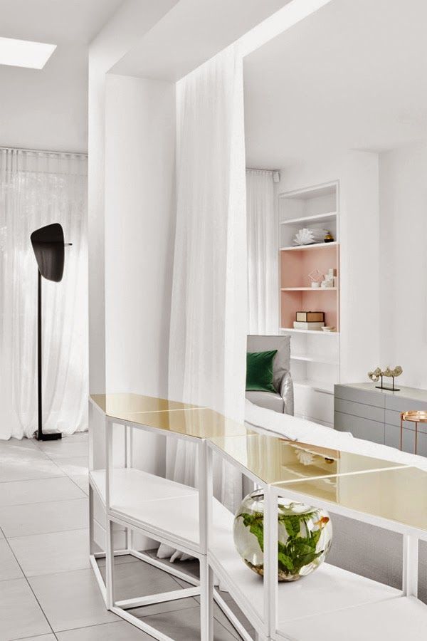 salón-decorado-en-blanco-y-colores-pastel-2