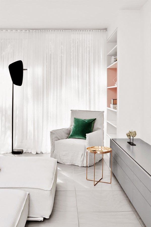 salón-decorado-en-blanco-y-colores-pastel-4