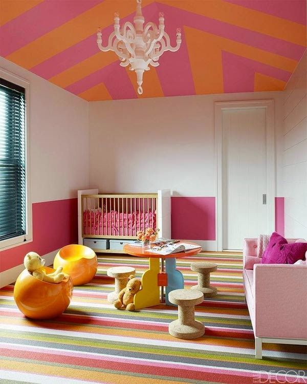 habitacio_n_de_jugar_infantil_techo_pintado_en_rosa_y_naranja