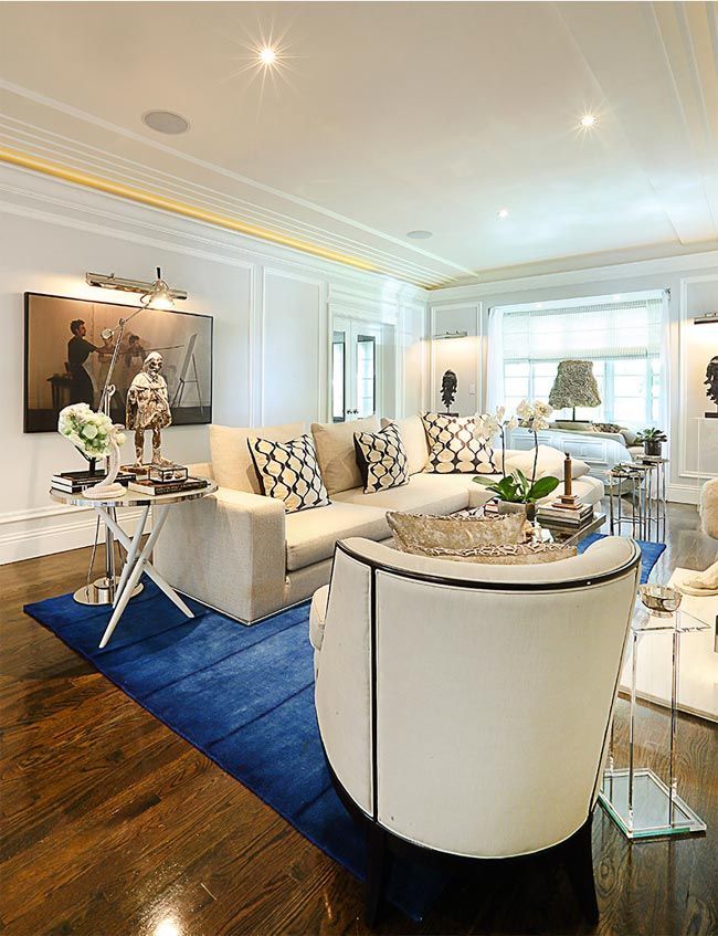 4-salón-decoración-elegante-sofá-y-butacones-blancos