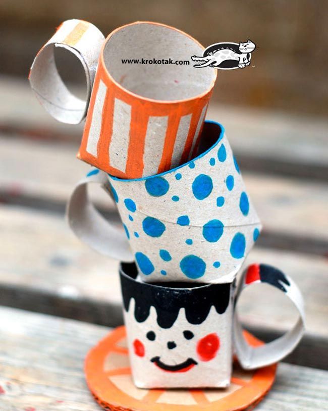 tazas-de-juguete-2-hechas-con-rollos-de-papel-higiénico