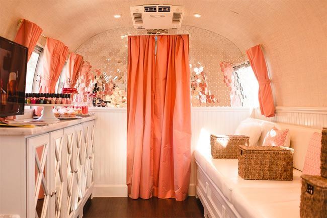 3-airstream-caravana-salón-manicura