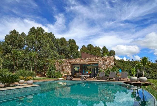 4-muebles-de-colores-casa-de-campo-brasil-colores-vivos