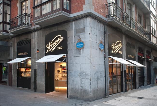 6-panaderia-arrese-bilbao-decoración-en-blanco-y-negro-azulejos-metro-subway-tiles-sube-susaeta-interiorismo