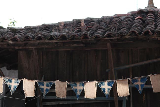 horreo-y-banderas-de-saco-pintadas-asturias