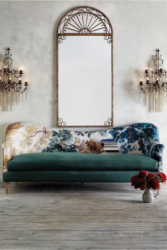sofá-respaldo-estampado-y-asiento-liso-anthropologie