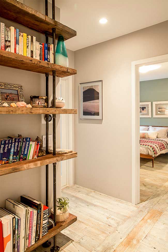 piso-decoración-natural-y-orgánica-estantería-baldas-de-madera-natural-