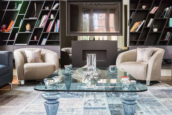 3-salon-decorado-en-tonos-marrones-tierra-y-azules-londres-onefinestay