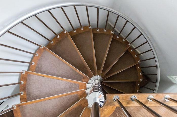 escalera-de-caracol-metal-cromado