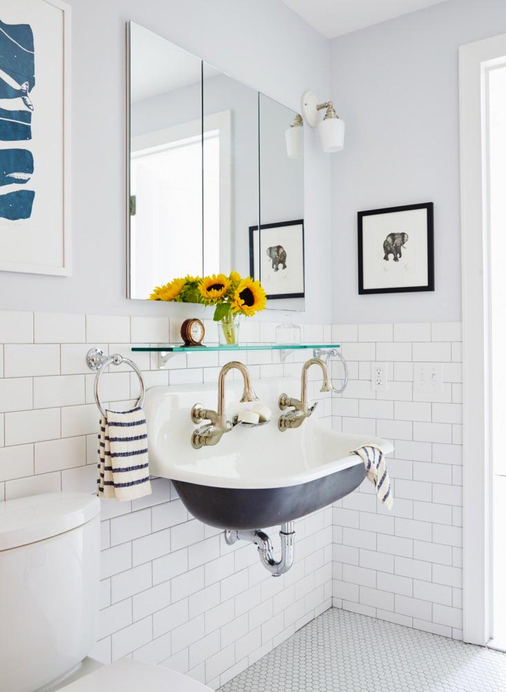 lavabo-aire-antiguo-pintado-de-blanco-y-azul