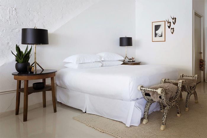 2-loft-blanco-nueva-york-banquetas-con-incrustaciones-de-hueso-one-fine-stay