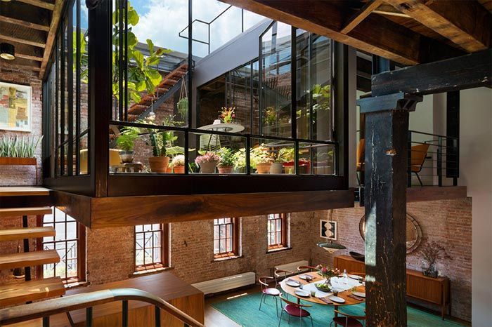 2-loft-tribeca-andrew-franz-architects-mobiliario-estilo-midcentury-sofa-azul-en-l