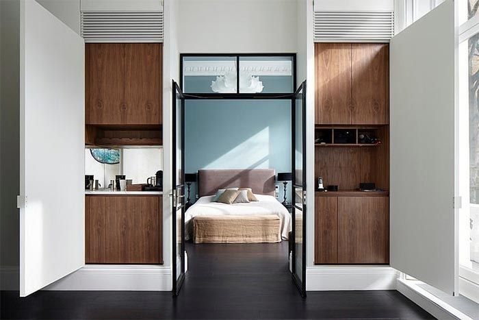3-dormitorio-pared-azul-lampara-techo