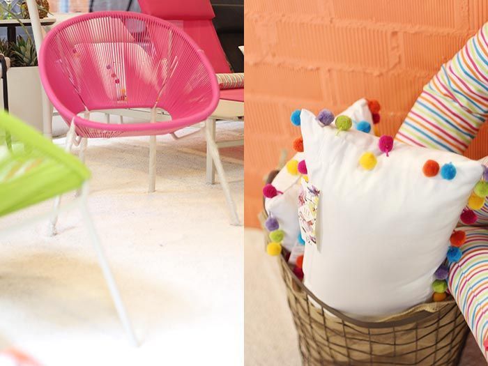 cojines-con-pompones-tumbonas-colores-decoracion-playa-y-jardin-carrefour-toallas-bano-