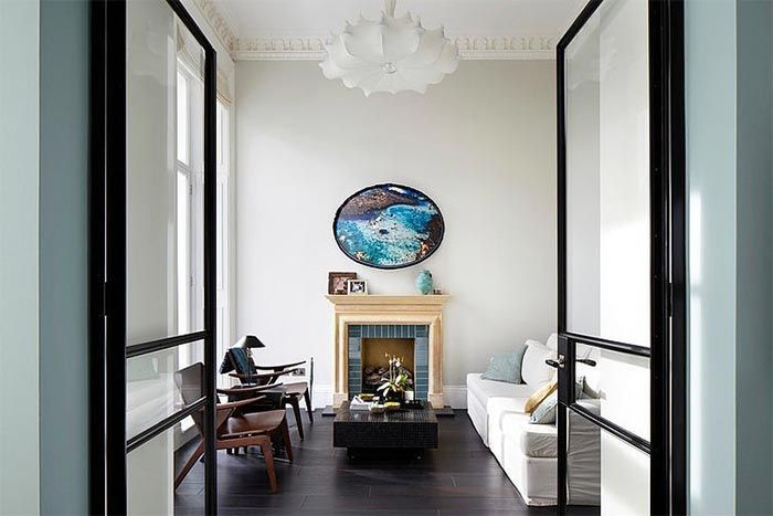 salon-moderno-con-chimenea-londres