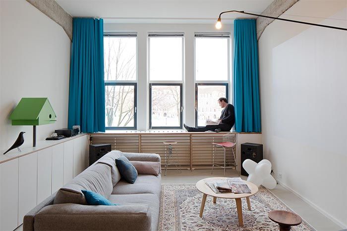 7-loft-amsterdam-holanda-puertas-hierro-estilo-industrial-decoracion-moderna-armarios-blancos