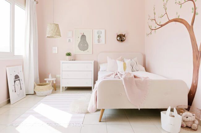 dormitorio-infantil-bebe-tonos-rosa-suave