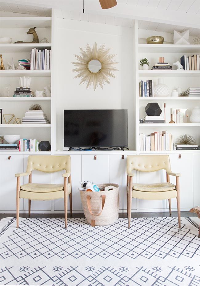 estanterias-blancas-mueble-tv-con-espejo-sol