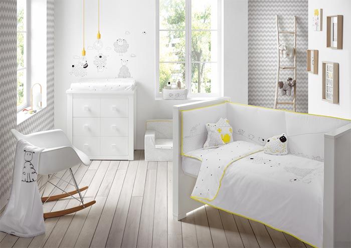 dormitorio-infantil-decorado-en-blanco-gris-y-rosa
