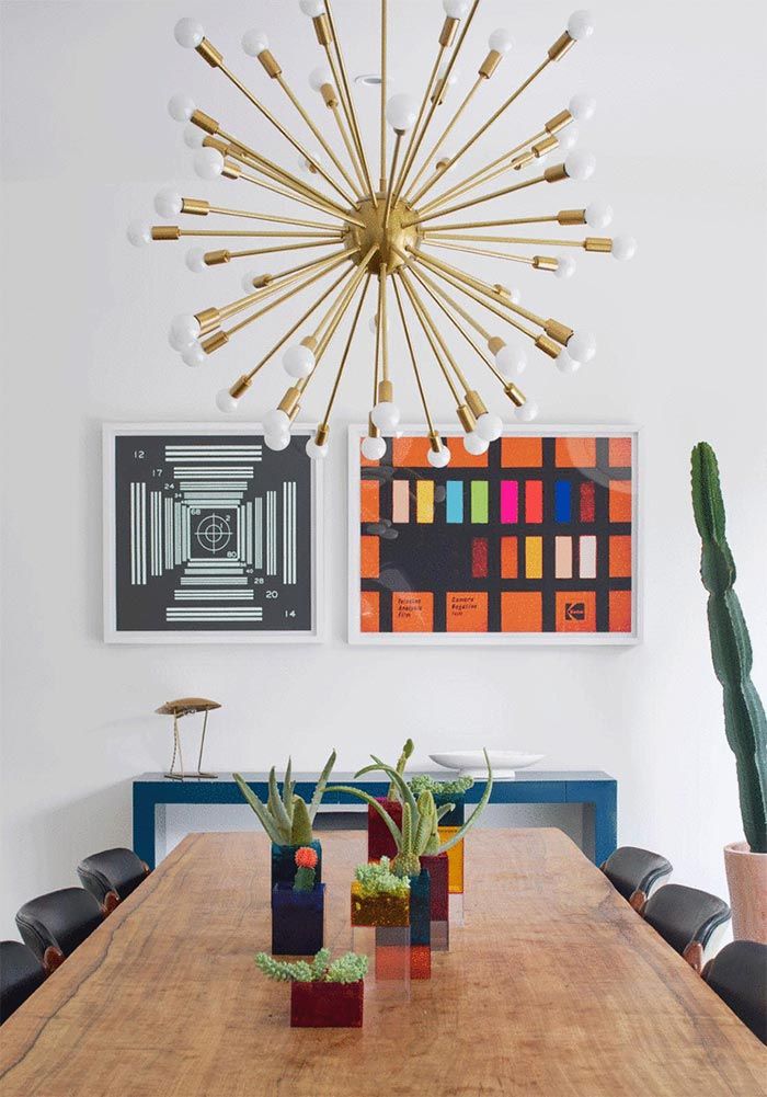 lampara-techo-sputnik-dorada-comedor-aires-midcentury
