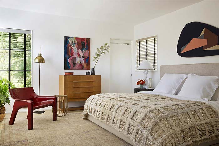 morocan-wedding-blanket-casa-estilo-eclectico-natural-salon-butacones-cuero-chad-mcphail-design