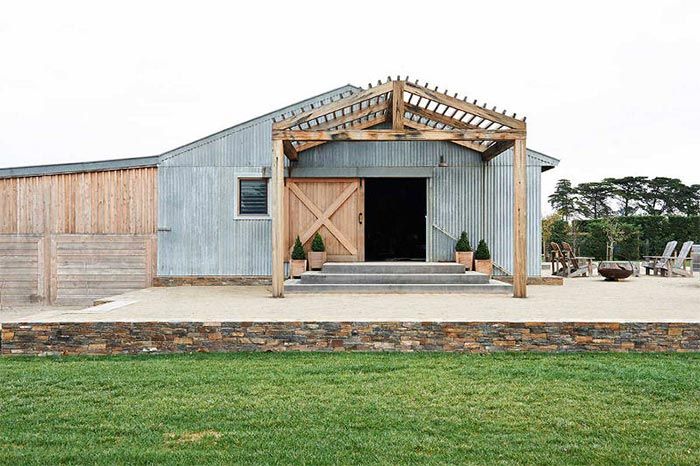 establos-de-madera-convertido-en-casa-de-vacaciones