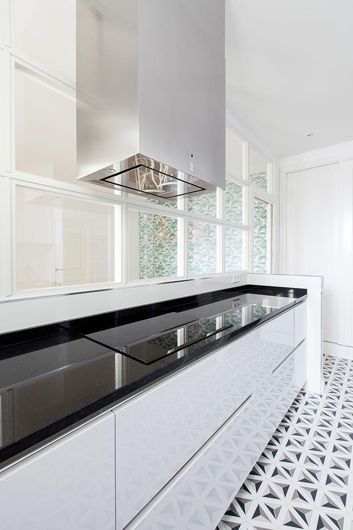 cocina-blanca-alto-brillo-lacada-abierta-al-salon-reforma_integral_antes_y_despues_hermanas_bolena_principe_de_vergara_2