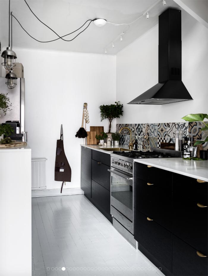 2-cocina-negra-tirador-mariposa-laton