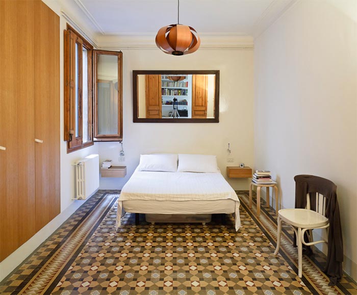 dormitorio-piso-antiguo-en-barcelona-suelo-azulejo-hidraulico