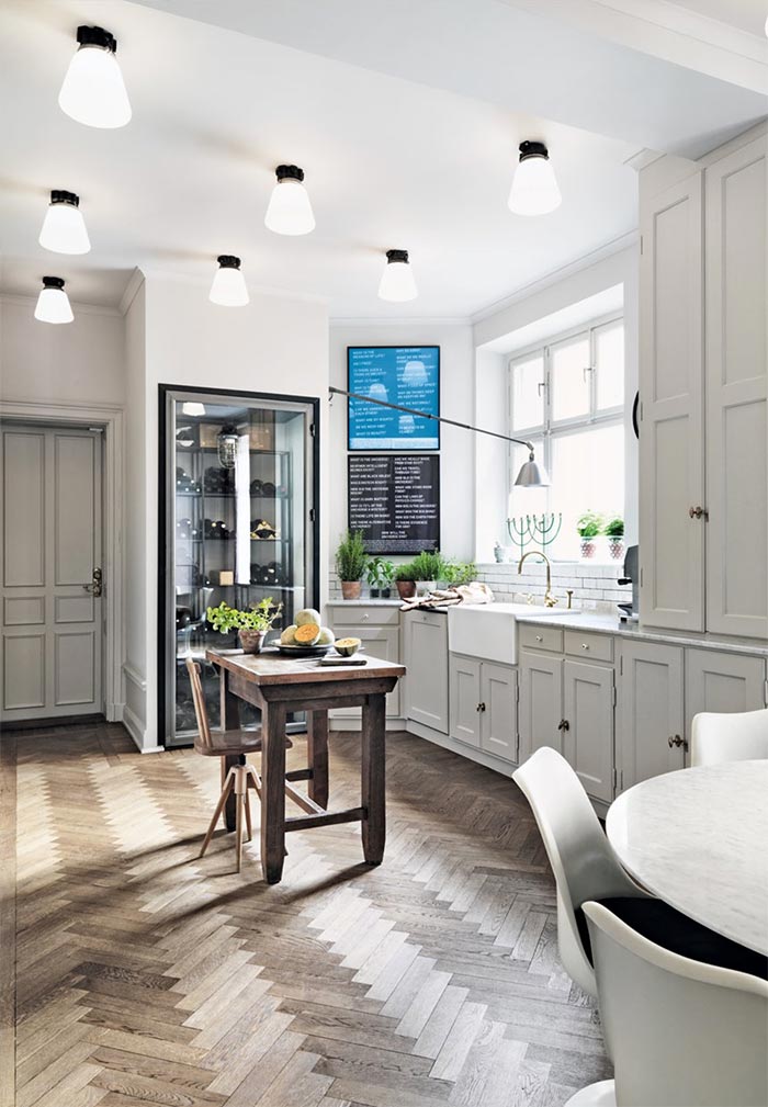 gran-cocina-estilo-nordico-suelo-madera-zig-zag